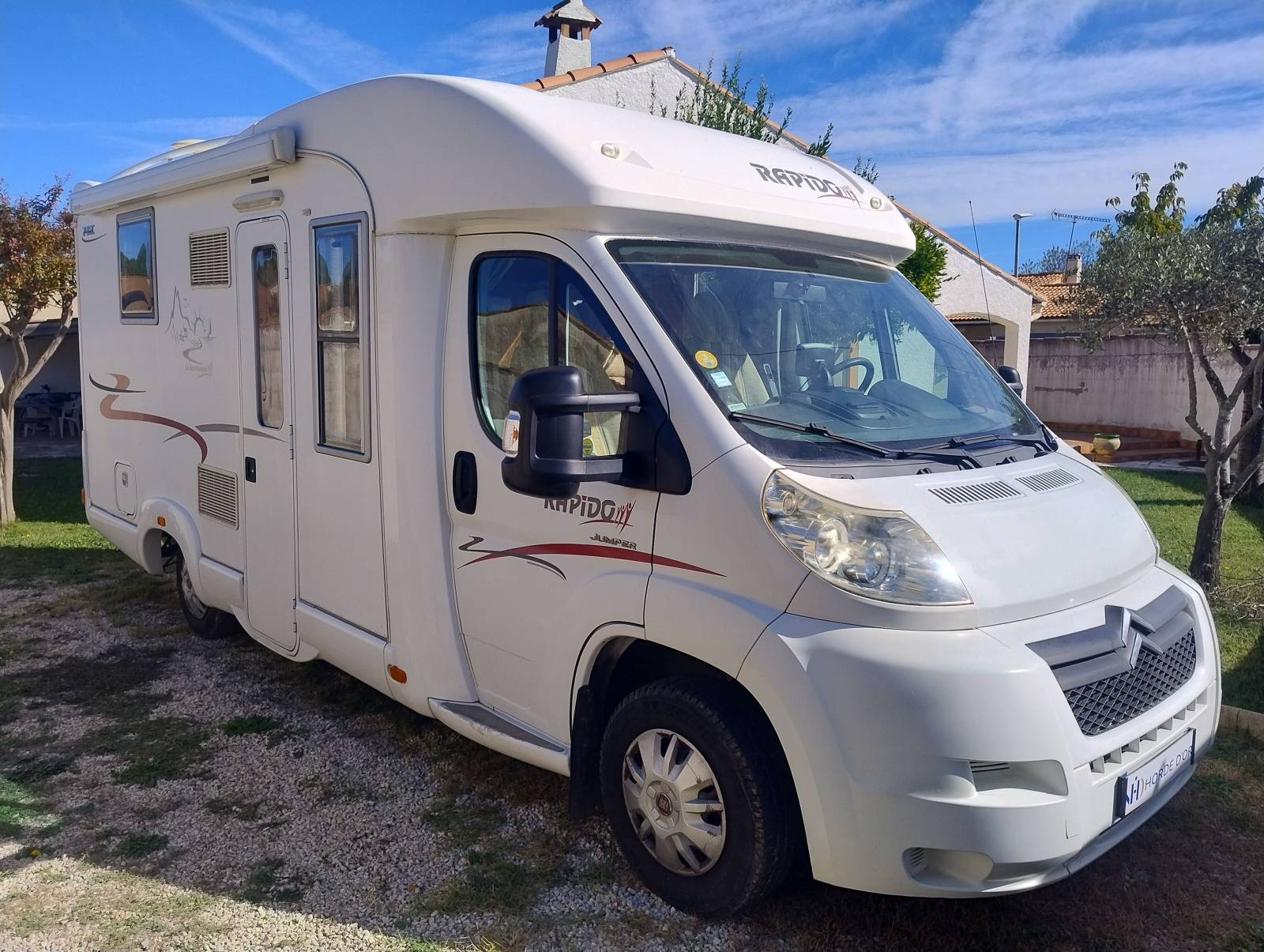 En route pour Uzès avec le RAPIDO 746 C – élégance et liberté au rendez-vous