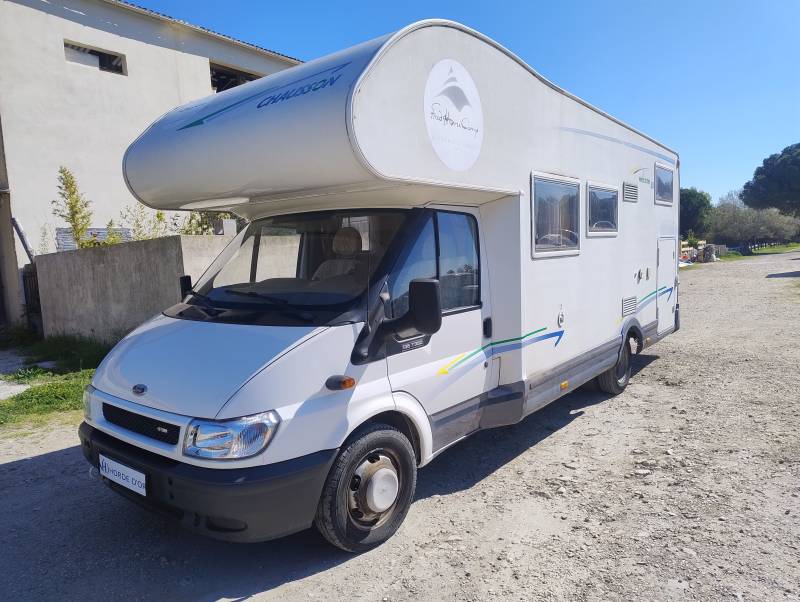 Capucine CHAUSSON WELCOME 28 - Très Faible Kilométrage - Lit sur soute et lit en capucine - Grande soute Garage Traversante - Propulsion et Roues Jumelées à Saint Laurent d'Aigouze dans le Gard (30)