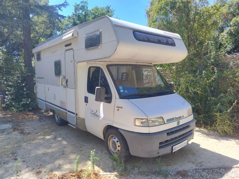 Prêt pour l’aventure à Uzès avec ce Dethleffs Globetrotter 6 places