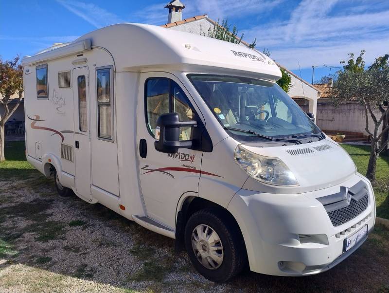 En route pour Uzès avec le RAPIDO 746 C – élégance et liberté au rendez-vous